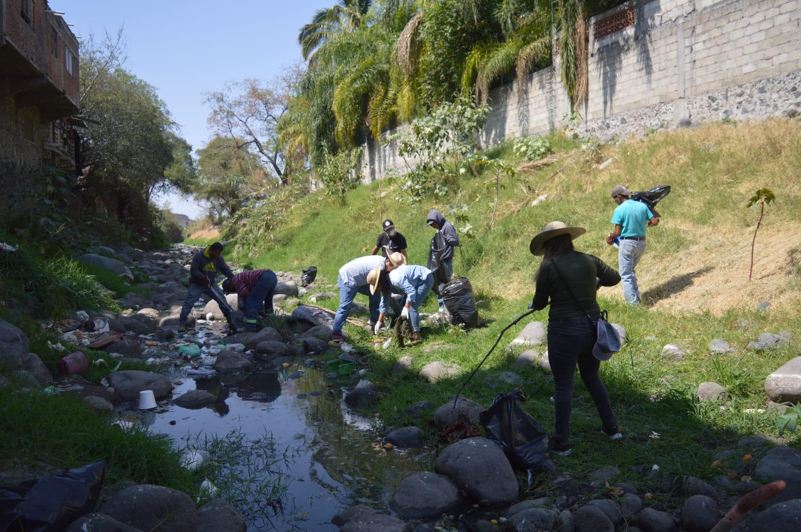 Sosapamim realiza limpieza del rio Nexapa en Matamoros