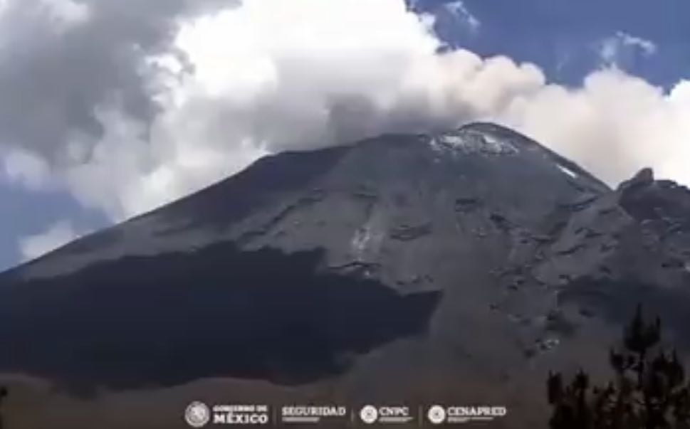 Popocatépetl registra derrumbe en una de sus laderas
