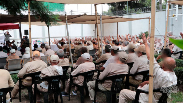 Festejan a abuelitos en el Centro Penitenciario para Personas Adultas Mayores