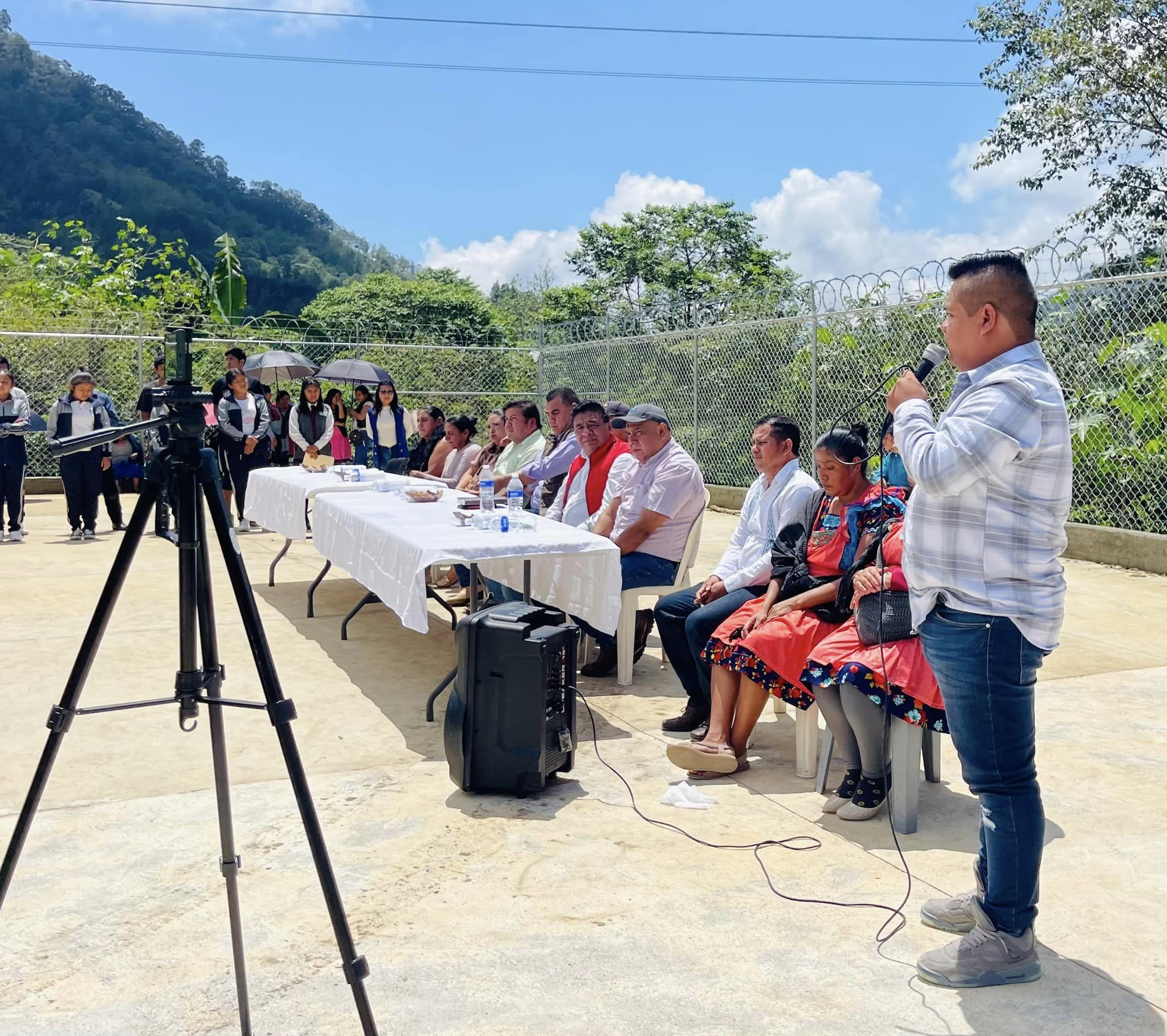 Inauguran plaza cívica en el Telebachillerato Comunitario 87 en Chiconcuautla