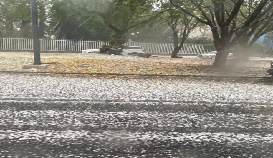 VIDEO Granizo sorprende a habitantes de la CDMX