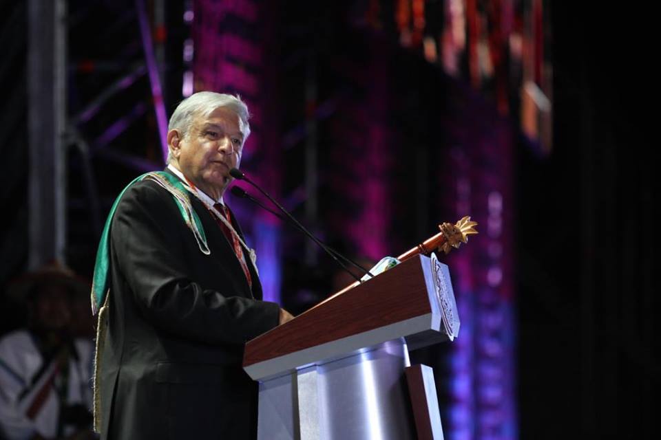 Ofrece AMLO primera conferencia presidencial