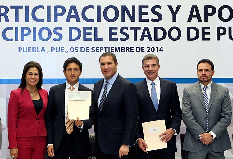 Reciben ayuntamientos de Puebla recursos de los ramos 28 y 33