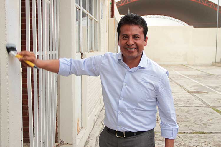 Inicia Leoncio Paisano obra educativa en San Andrés Cholula