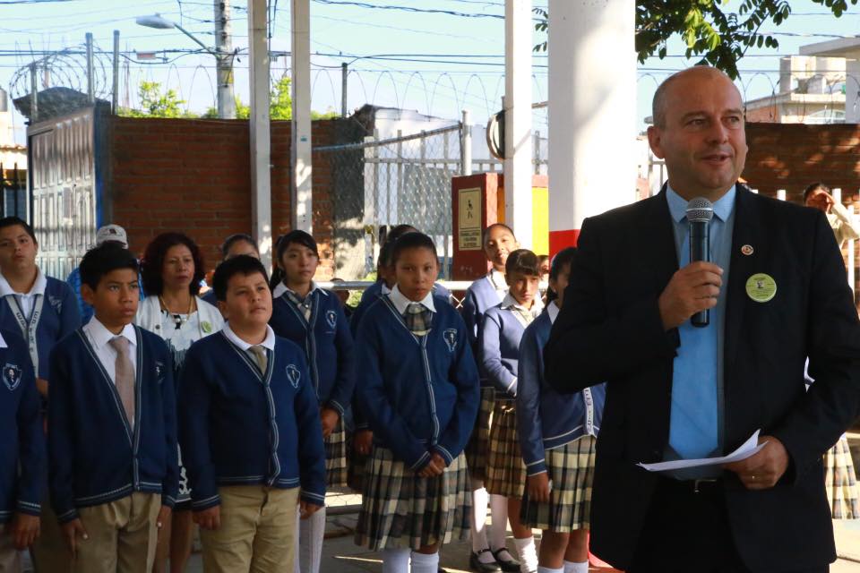 Autoridades homenajean a El Nigromante en primaria de Atlixco