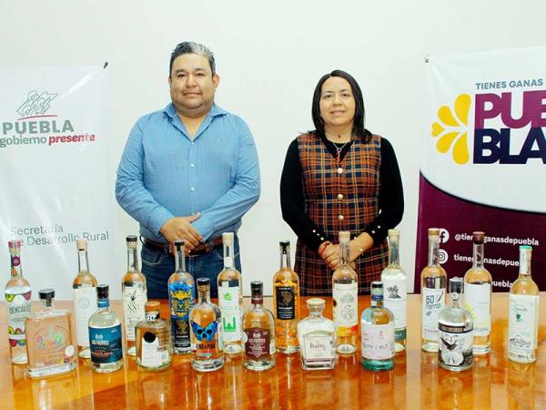 Se van 20 marcas de mezcal poblano a concurso internacional