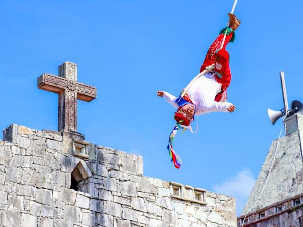 Realizan en Puebla Encuentro Nacional de Voladores