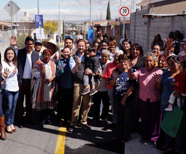 Banck entrega calle pavimentada a vecinos de Romero Vargas