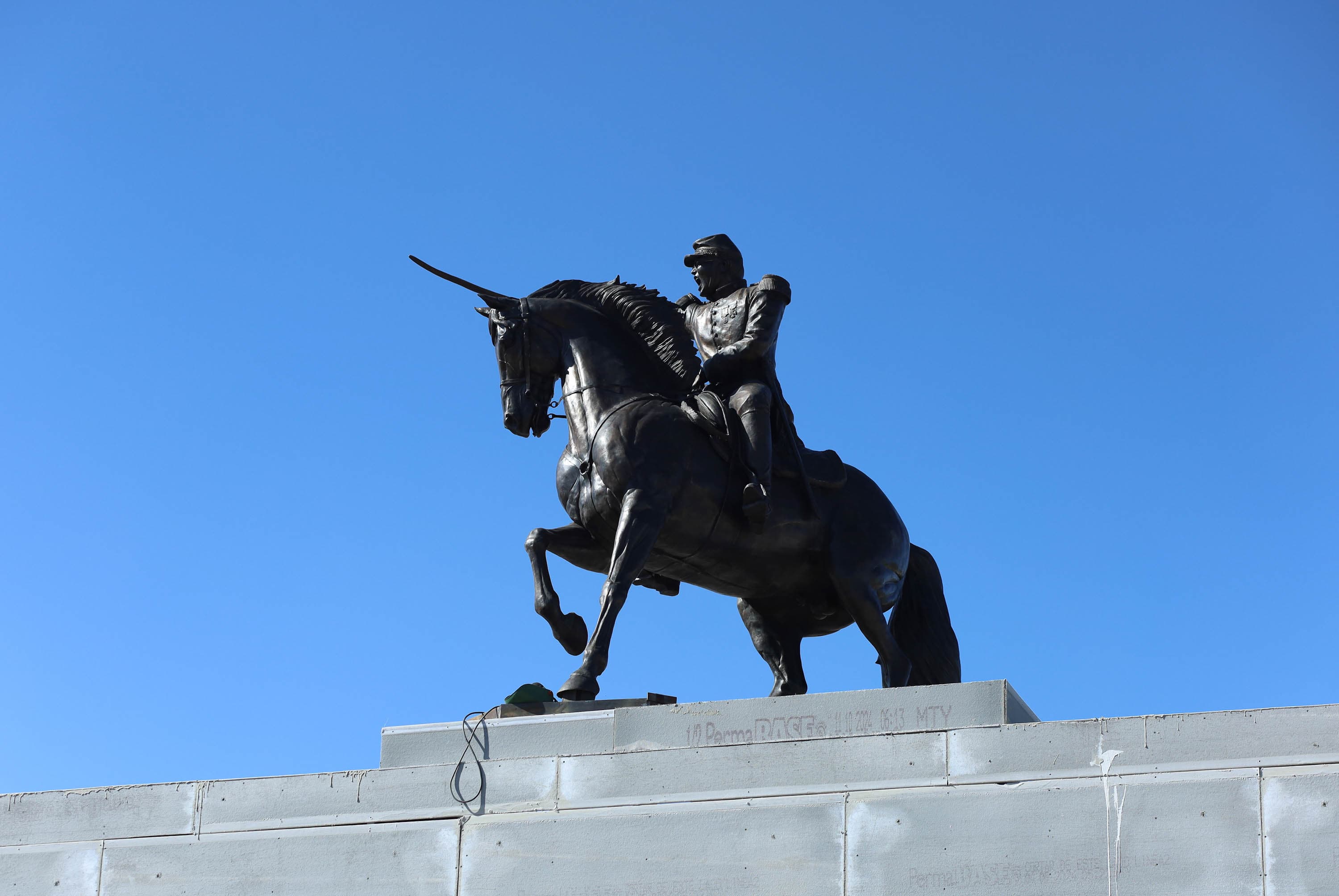 Instalan escultura del General Ignacio Zaragoza