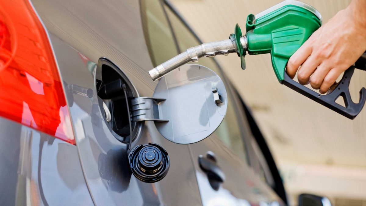 Avalan en Europa dejar de vender autos a gasolina para 2035
