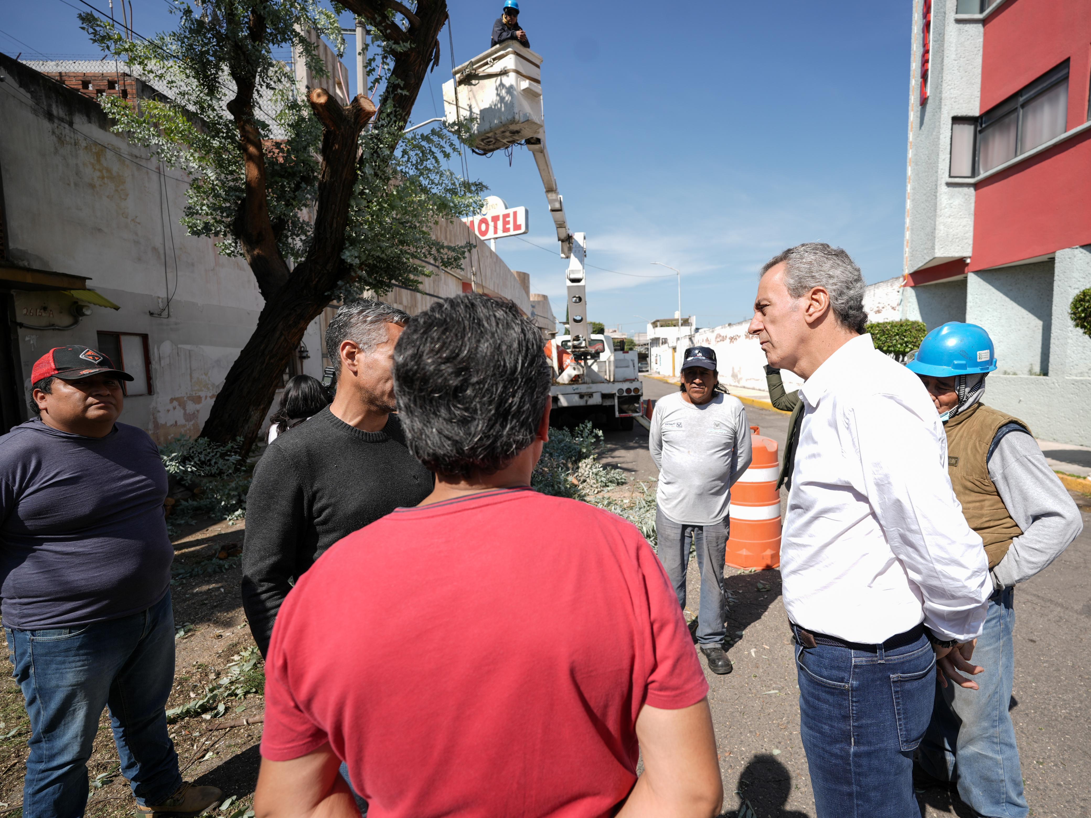 Pepe Chedraui atiende petición vecinal en la Colonia Resurgimiento