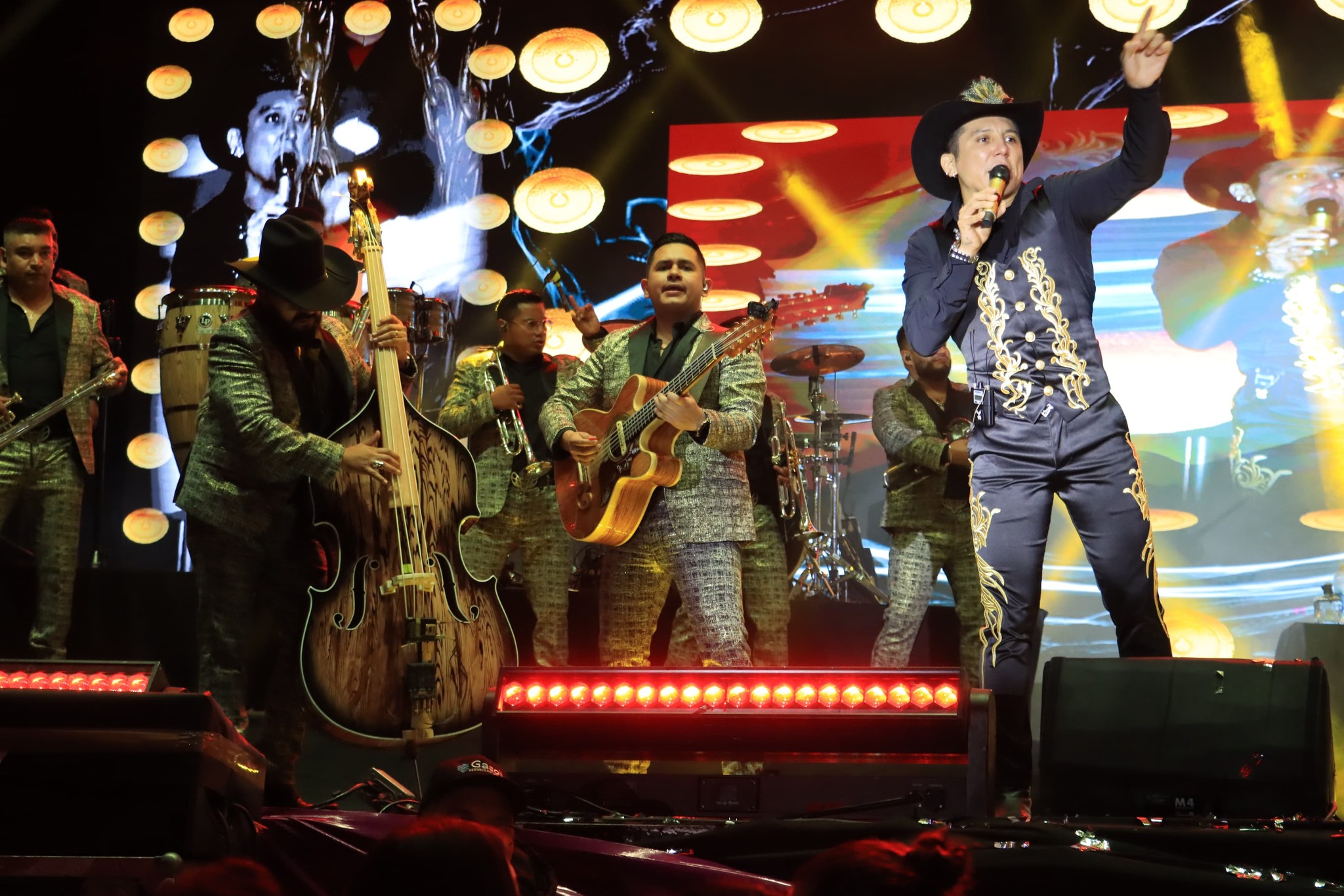 Con gran éxito se presentó Edwin Luna y la Trakalosa de Monterrey en Cuautlancingo