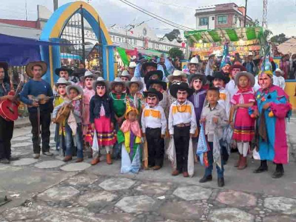 Otorgan apoyos para difundir danza y gastronomía de municipios poblanos