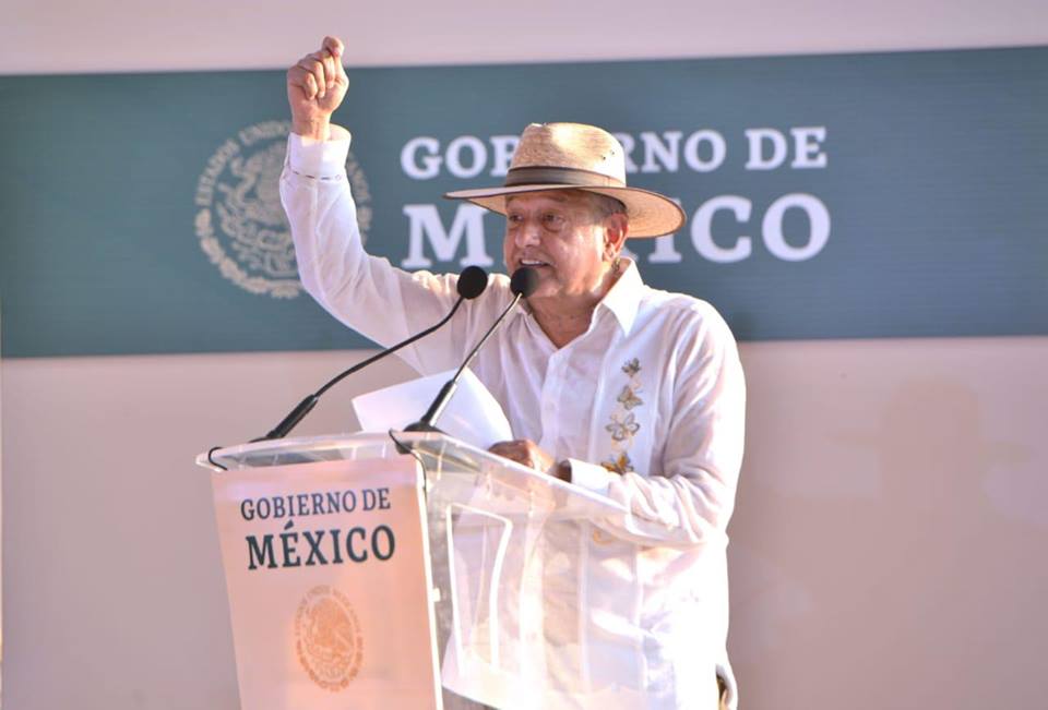 Presenta problemas cuando aterrizaba avión donde iba AMLO