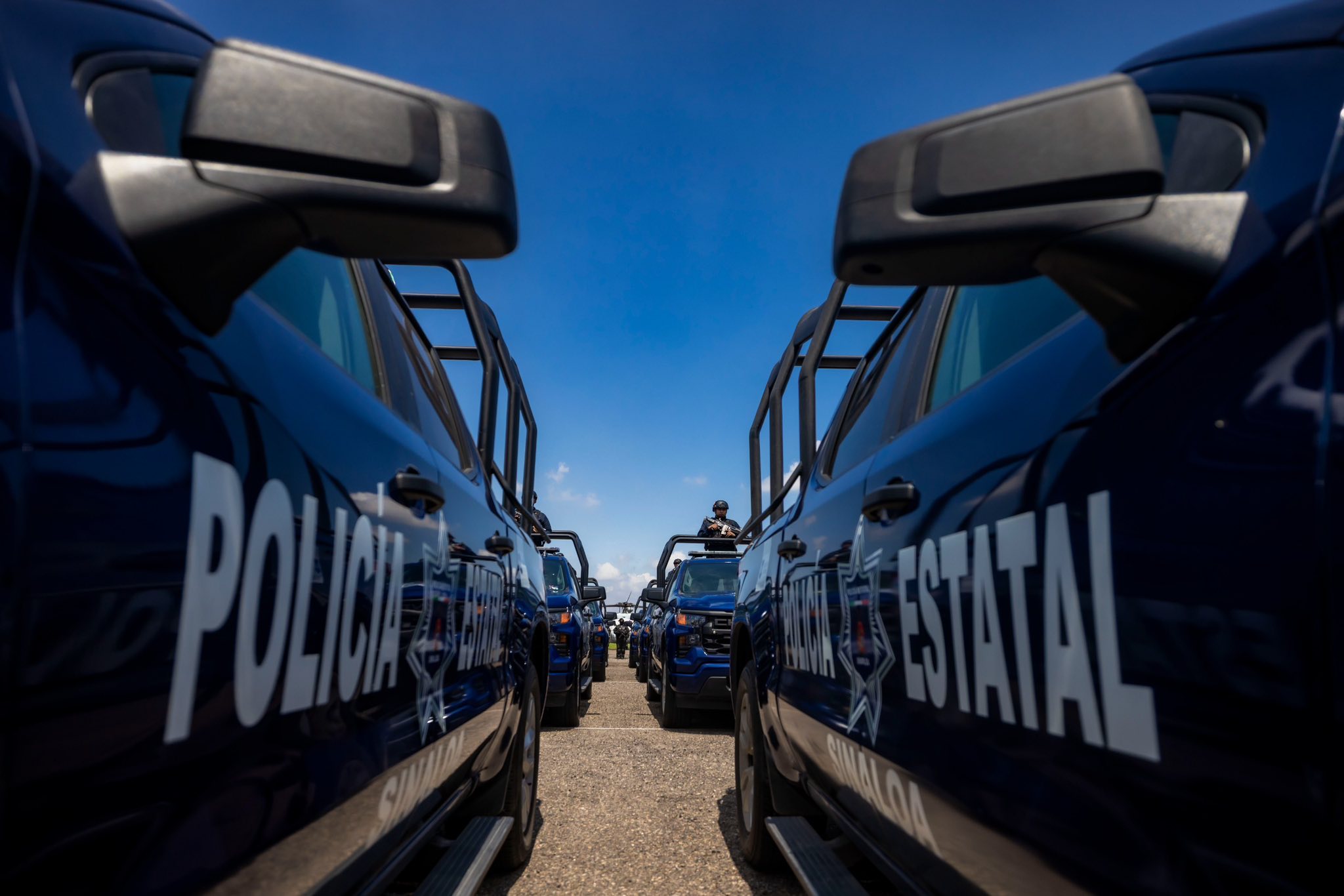 Gobierno de México fortalece seguridad en Sinaloa con la entrega de 100 patrullas