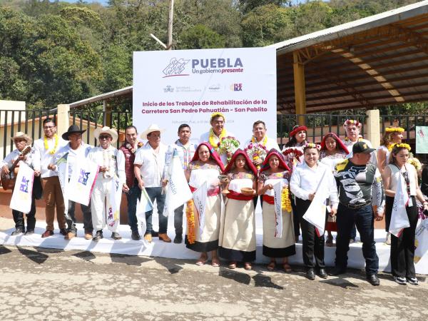 En Pahuatlán Céspedes inicia rehabilitación de la carretera Tlacuilotepec-San Pablito  