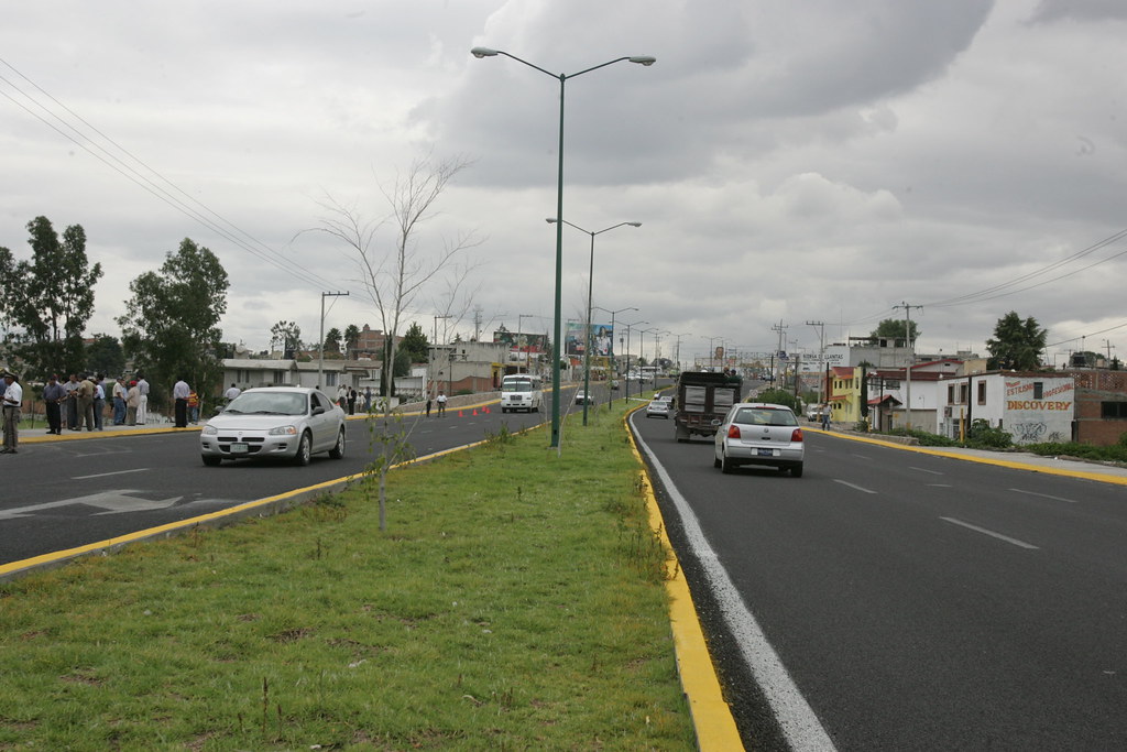 Unidad de transporte público se accidenta en la federal Atlixco Izúcar 