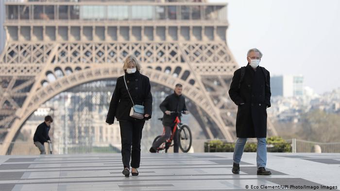 Francia endurece toque de queda por auge de covid-19