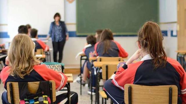 Países Bajos prohíbe uso de celulares en clases de secundaria