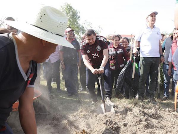 Para trabajar no hay distingo político: Alejandro Armenta