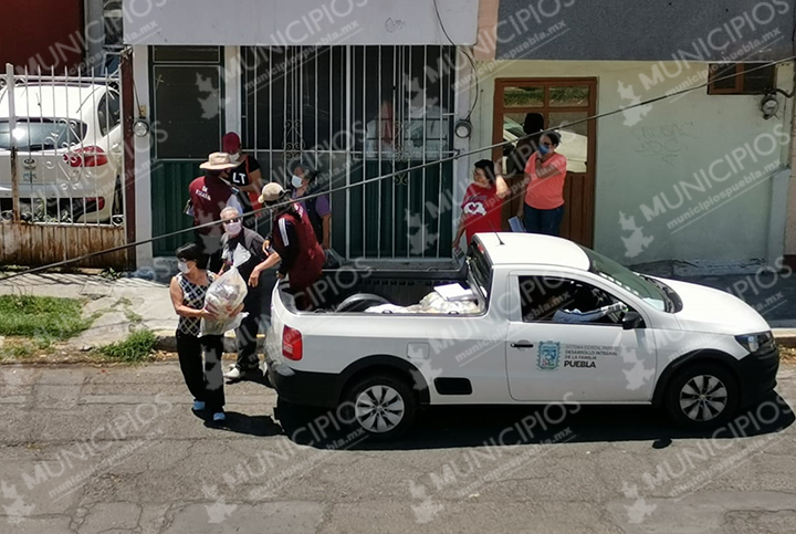 En cinco minutos vacían camioneta con despensas en Las Hadas