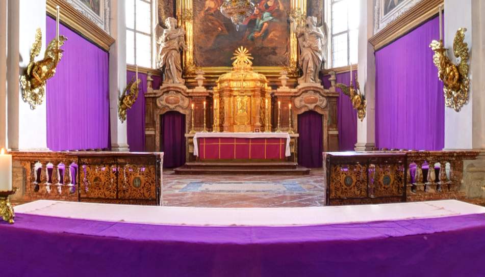 ¿Por qué se cubren las imágenes religiosas en Semana Santa?