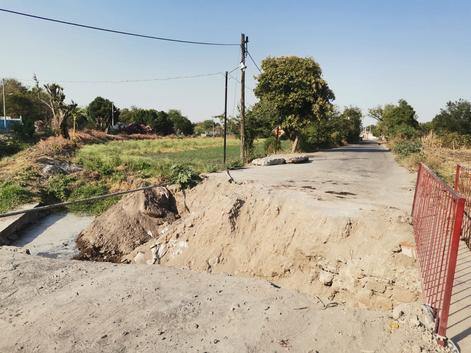 Colapsa puente en la carretera Chietla-Tlancualpican