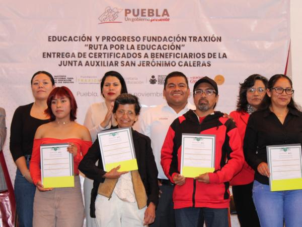 Entrega IEEA certificados de educación básica del programa Ruta por la Educación