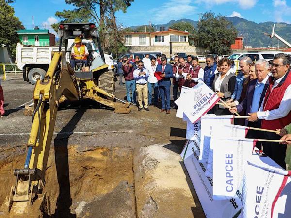 Céspedes preside inicio de obras en el Centro Escolar Ávila Camacho en Teziutlán