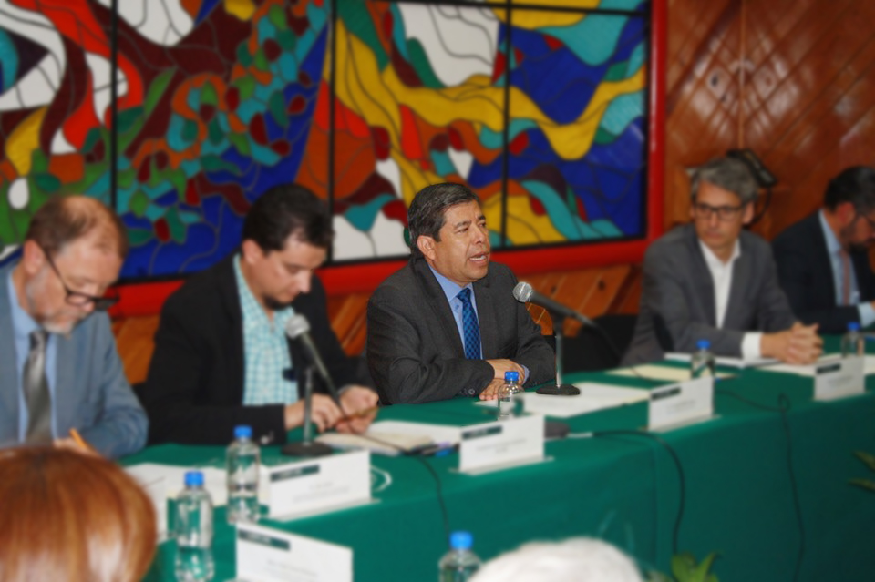 Renuncia Tonatiuh Guillén, comisionado en Migración