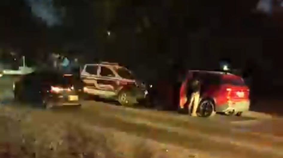Sujetos presuntamente ebrios, chocan contra una patrulla en Chapulco