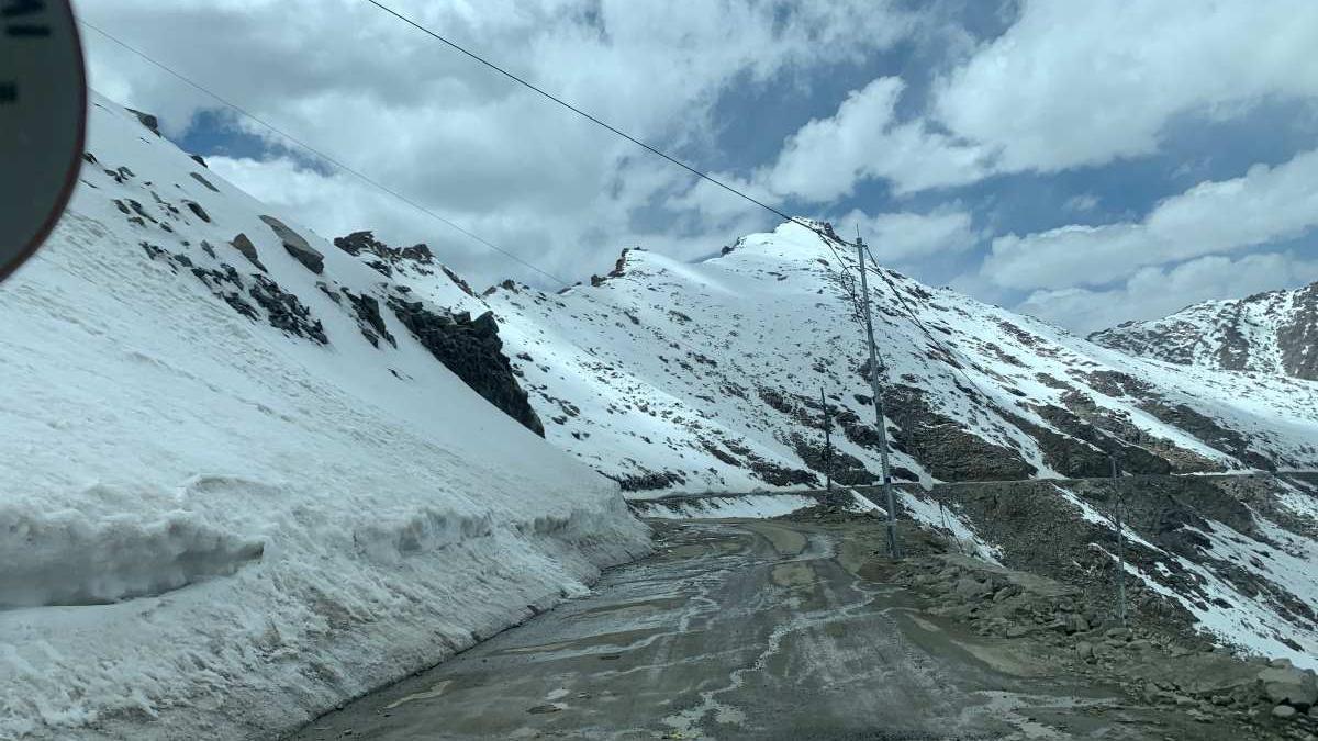 Avalancha deja saldo de un muerto en el Himalaya; hay cinco heridos