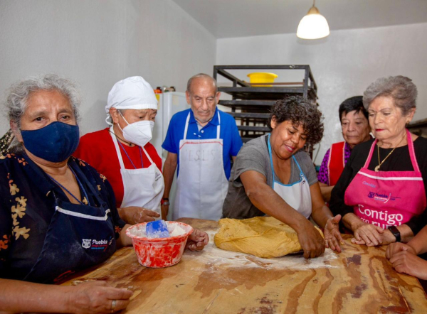 SMDIF invita a abuelitos de Puebla capital  a inscribirse al taller de panadería