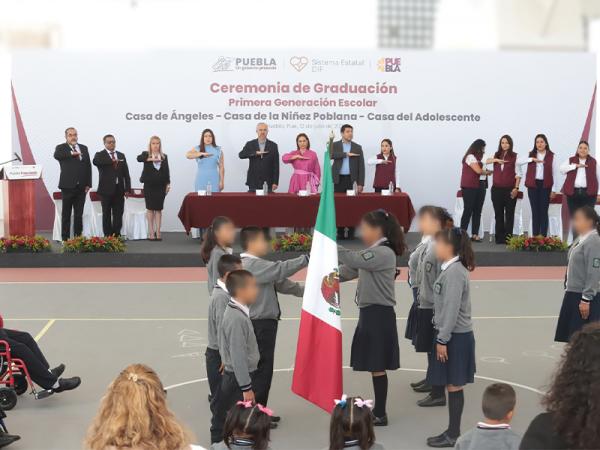 Gradúa SEDIF a estudiantes bajo su custodia de los niveles básico y medio superior