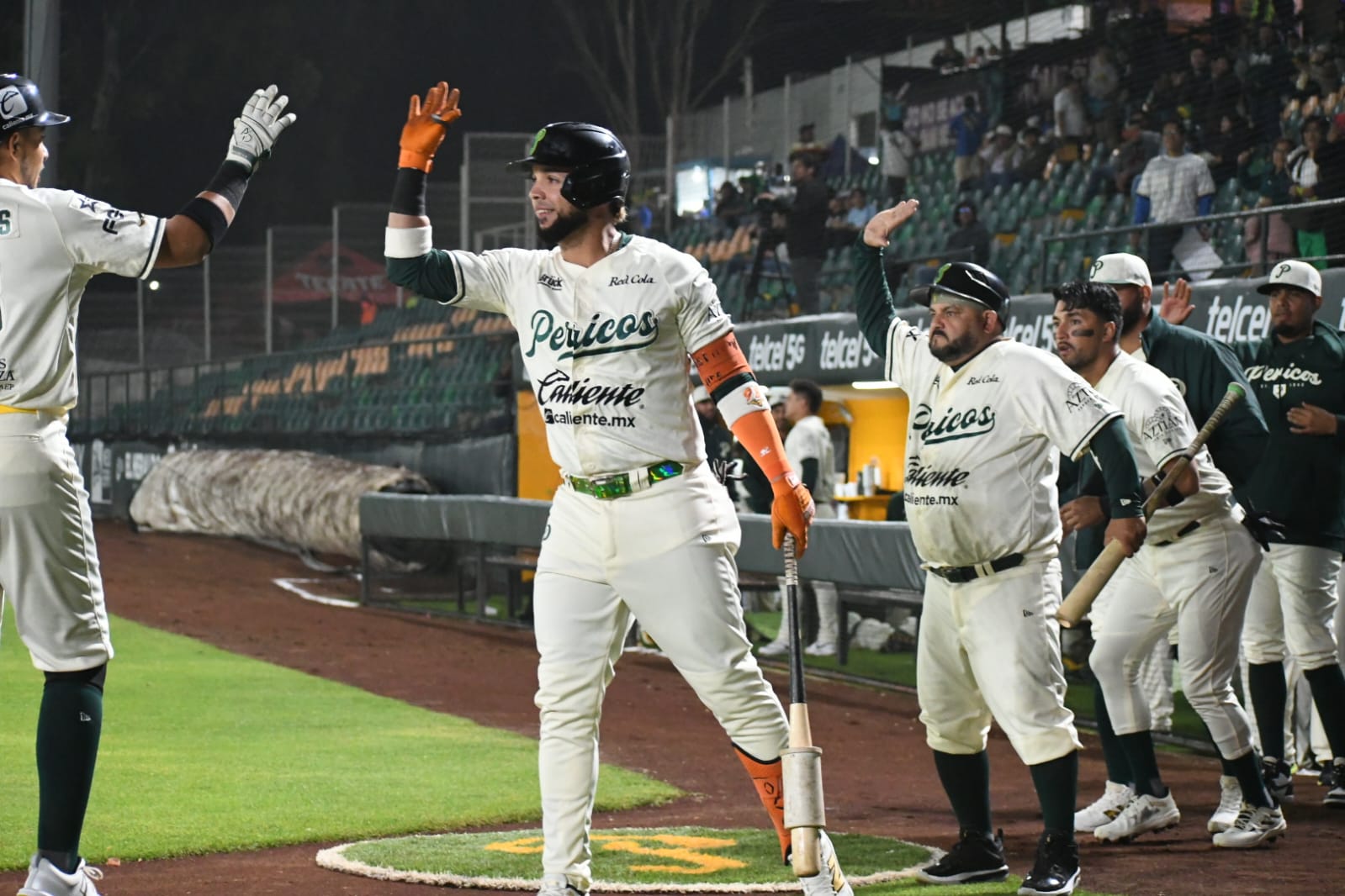 En duelo de volteretas, Pericos se queda con el primero ante Tigres