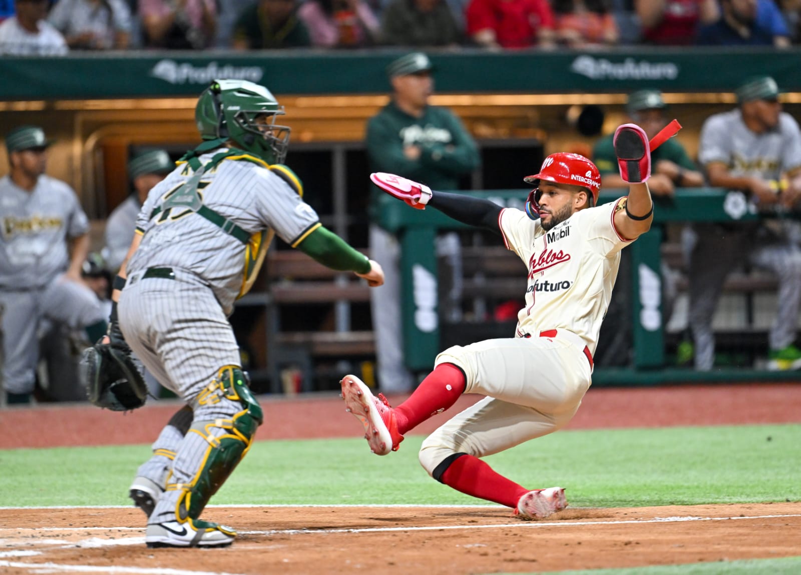 Diabólica paliza y el México se queda con el primero sobre Pericos