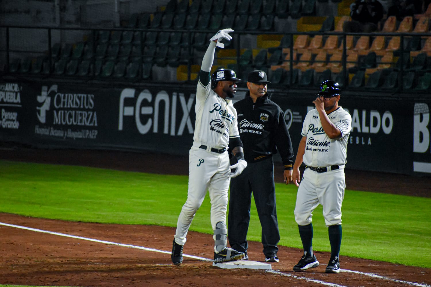 Pericos deja tendido a Oaxaca y se queda con el primero