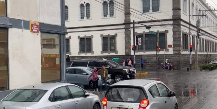 VIDEO Sorprende a los poblanos una ligera lluvia este miércoles