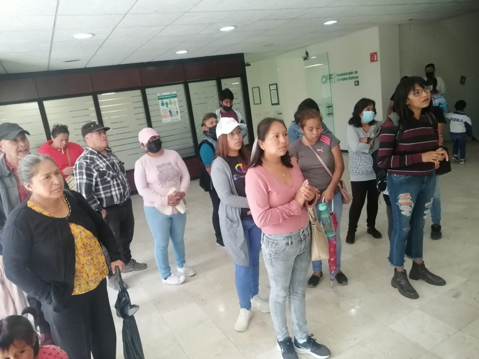 Piden a CFE instalar servicio en colonias de San Aparicio en Puebla