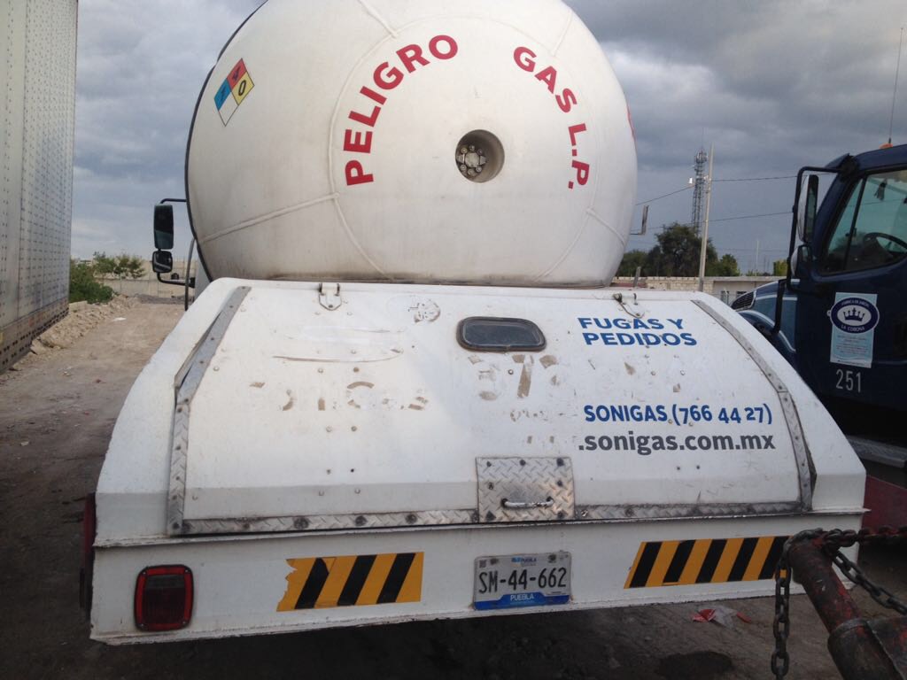 Federales recuperan pipa de gas en Tlacotepec de Benito Juárez