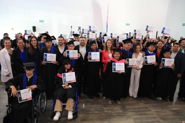 SMDIF gradúa a 62 personas con discapacidad en talleres y educación básica