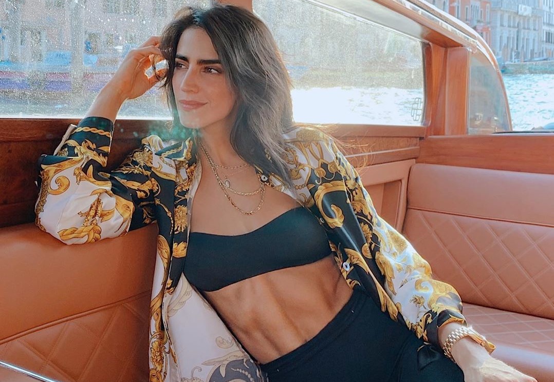 Retan a Bárbara de Regil a comerse un taco y ella acepta