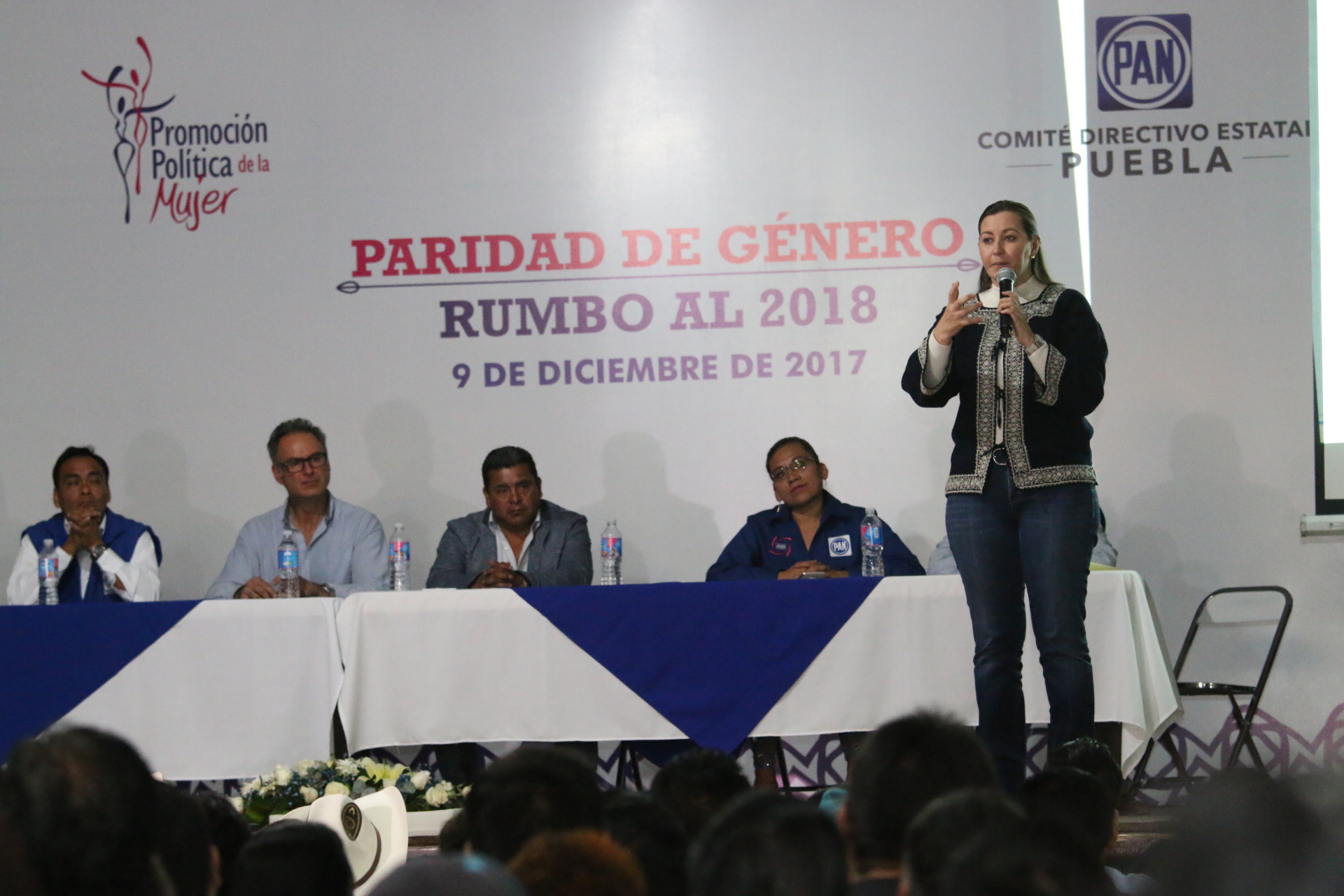 Capacitan a panistas de la Sierra Negra sobre paridad de género