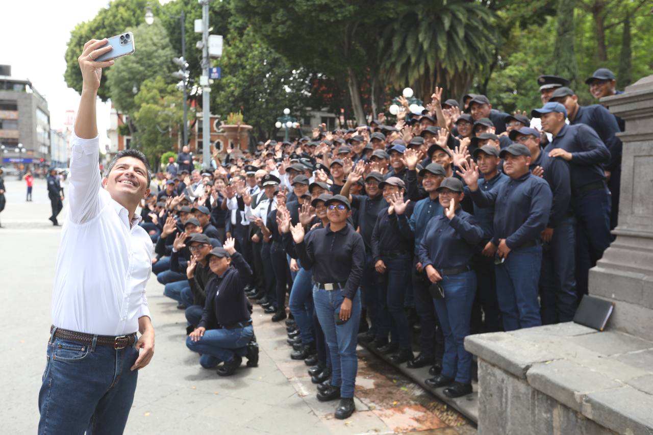 Rivera imparte conferencia a cadetes de la Academia de Policía