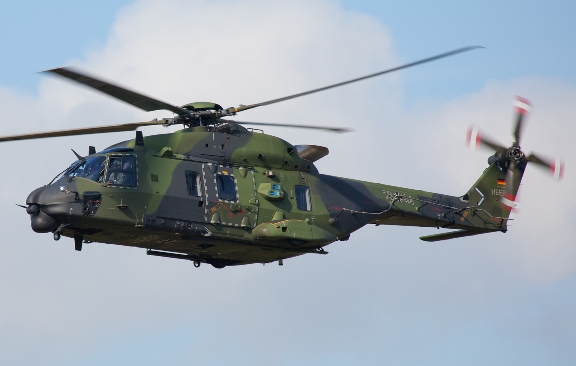 Chocan dos helicópteros en Japón; hay 7 desaparecidos