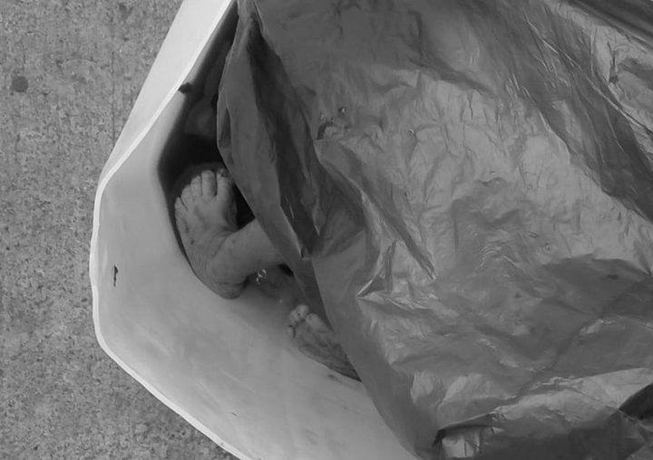 Encuentran cadáver de bebé en bolsa de basura
