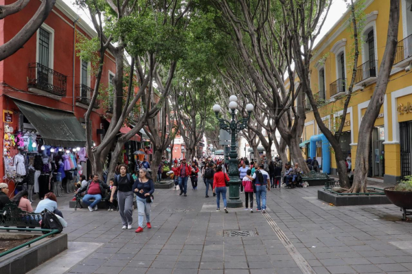 Ayuntamiento de Puebla mantiene operativos contra ambulantes en el centro