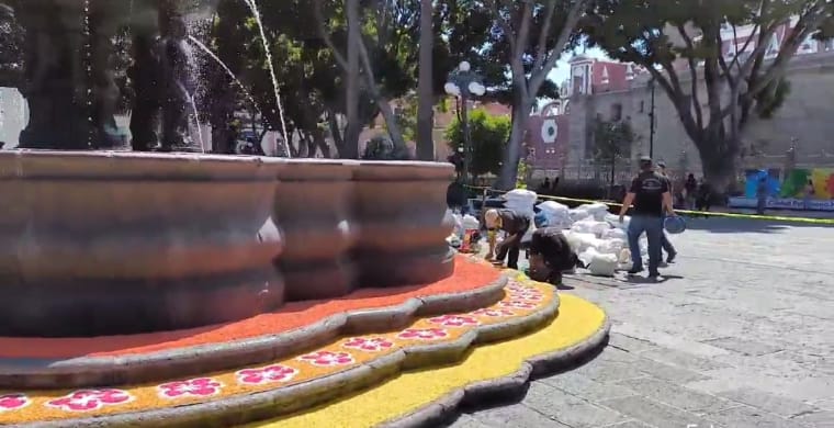 VIDEO Inician con la colocación de Alfombra Monumental en el zócalo