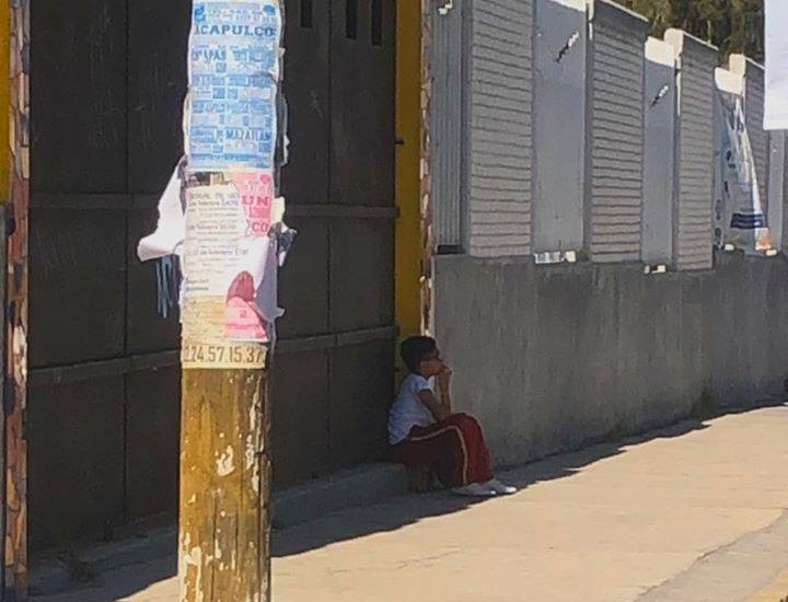 Tras caso Fátima, alertan por niño afuera de centro escolar en Puebla
