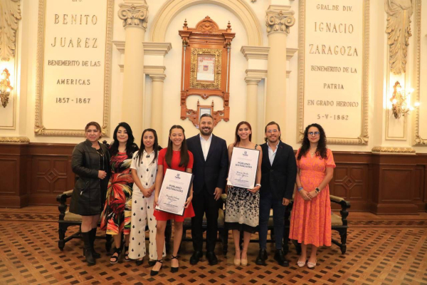 Ayuntamiento de Puebla reconoce a dos jóvenes deportistas como poblanas distinguidas